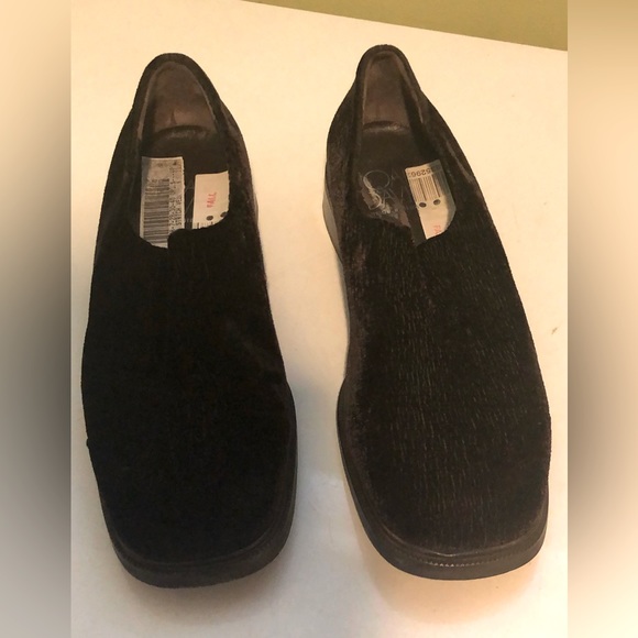 JOAN & DAVID vintage made in Italy brown stretch velour flat - Picture 1 of 3